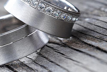 她的珠宝举世闻名，“希望